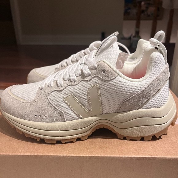 Veja Shoes - Picture 1 of 6